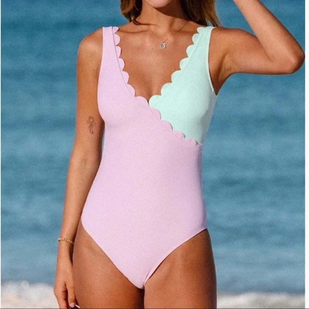 Cupshe Women’s Spring Macaron V Neck Scalloped One Piece Swimsuit Size XL